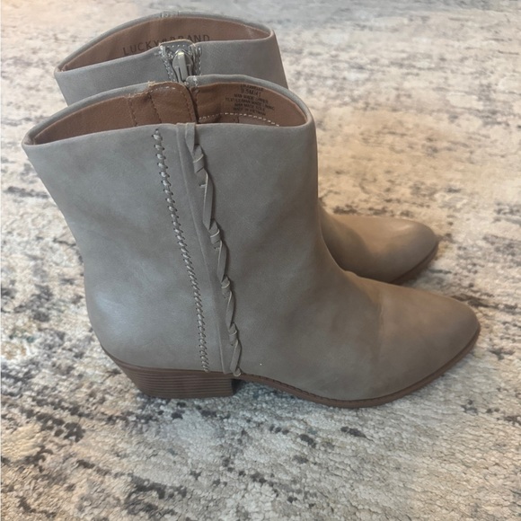 NWOT Lucky Brand Fakelle western ankle cowboy taupe Chelsea ankle boots size 9.5 - Picture 8 of 10